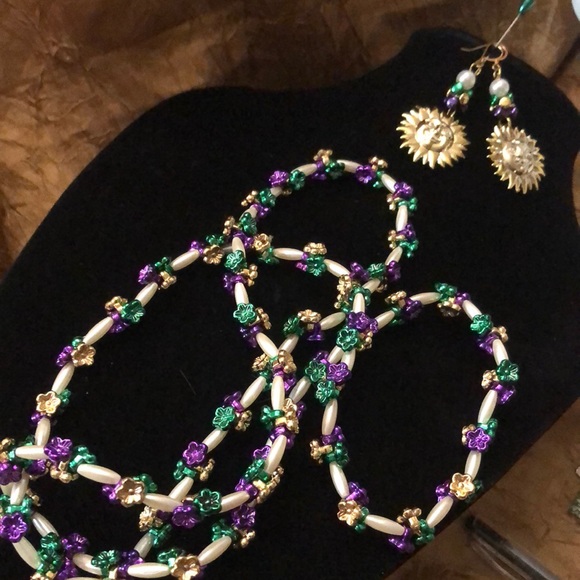 🌻 3/$15 Mardi Gras Necklace & Earrings #4 - Picture 3 of 5